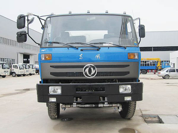 东风153型15吨洒水洗扫车 城市环卫的高效解决方案